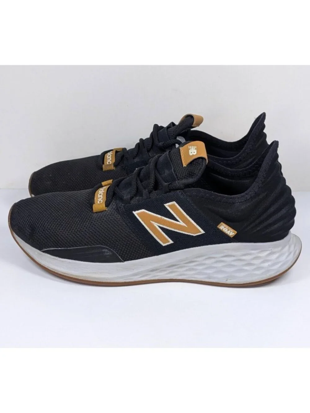 NEW BALANCE Fresh Foam ROAV Running Black Tan Mens Size 11 2E EE Wide Sneakers